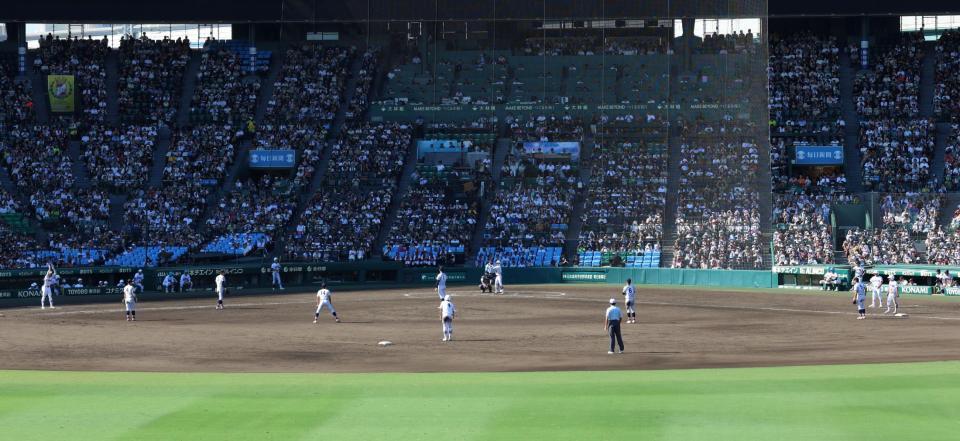 　９回、横浜は内野５人シフトで守る（撮影・中田匡峻）