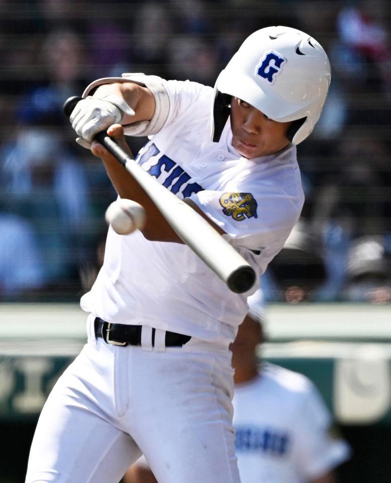 　４回、横山が左前打を放つ