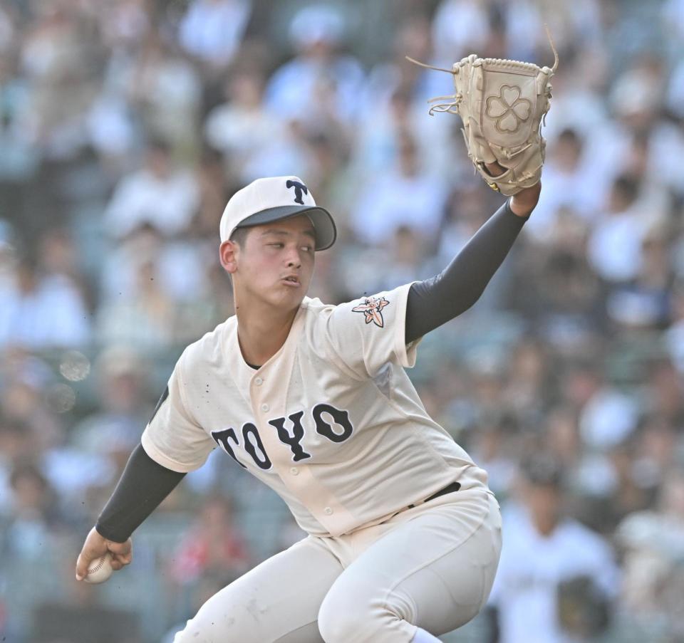 　力投する先発の東洋大姫路・阪下漣（撮影・西田忠信）