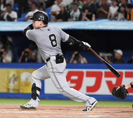 　７回、丸は右中間に三塁打を放ち、サイクル安打を達成する（撮影・佐藤厚）