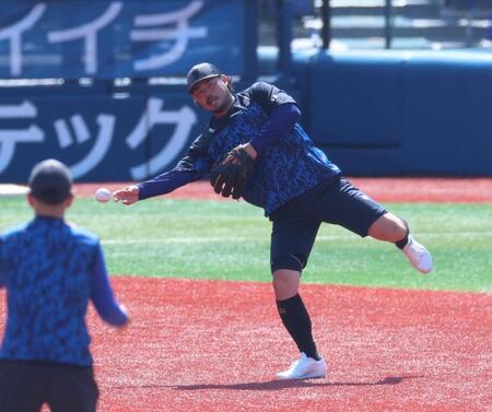 　調整する宮崎（撮影・金田祐二）