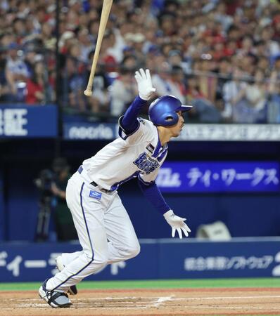 　２回、三森が中前に先制打を放つ