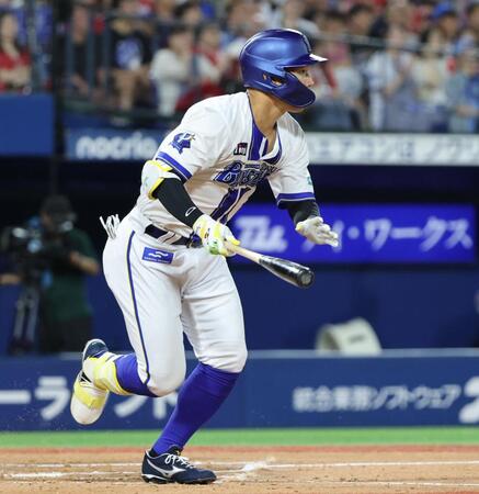 　２回、京田が右前適時打を放つ