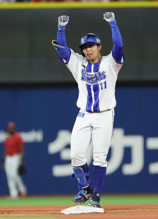 　２回、２点適時二塁打を放った東