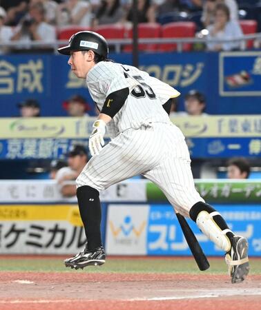 　５回、中前適時打を放つ寺地（撮影・持木克友）