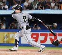 　７回、丸は右中間に三塁打を放ち、サイクル安打を達成する（撮影・佐藤厚）