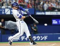 　６回、オースティンが左前適時打を放つ