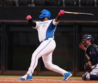 　５回、２打席連発となる２ランを放つレイエス（撮影・中島達哉）