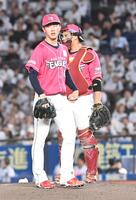 　７回途中で降板する古謝（撮影・持木克友）