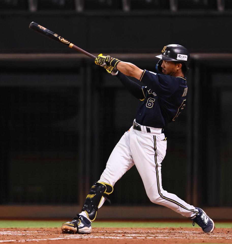 　５回、逆転満塁本塁打を放つ宗（撮影・中島達哉）