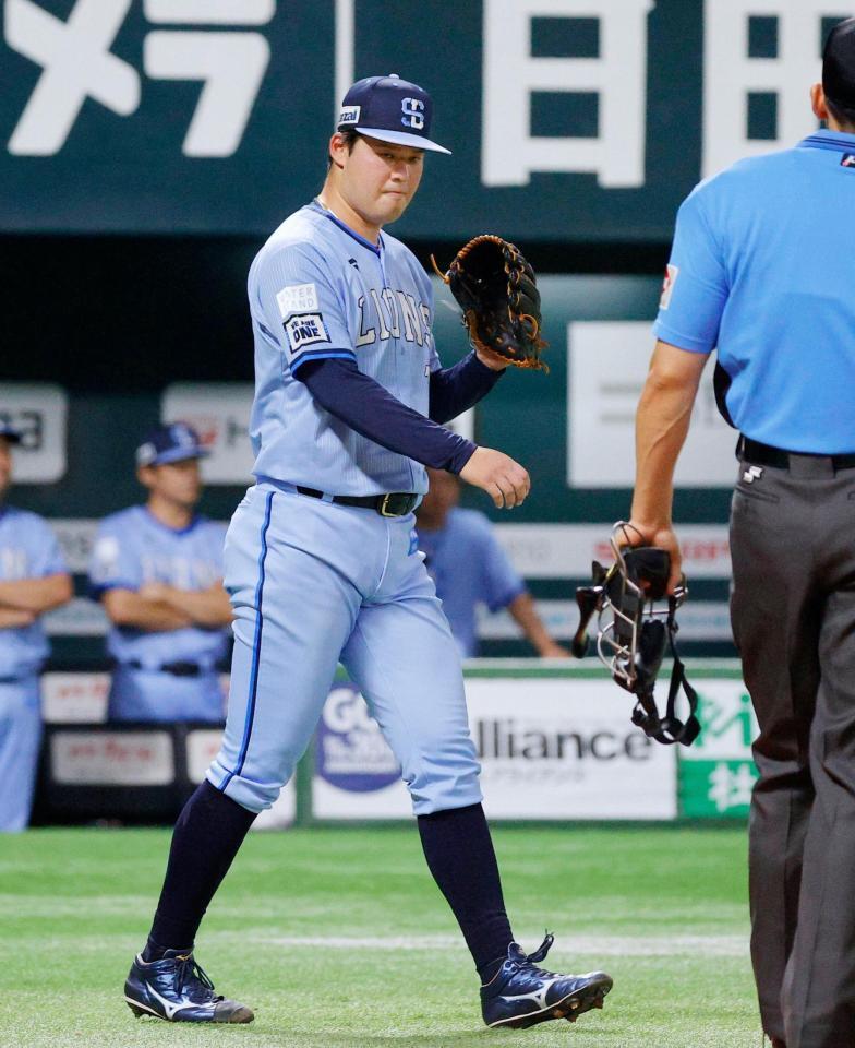 　３回、嶺井の犠飛で追加点を許した渡辺