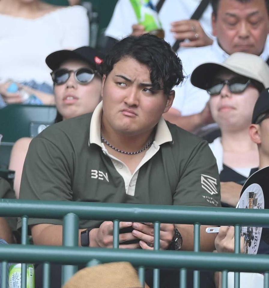 　花巻東の試合を観戦する佐々木麟太郎