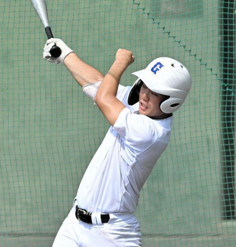 　打撃練習をする県岐阜商・横山温大（撮影・今井雅貴）