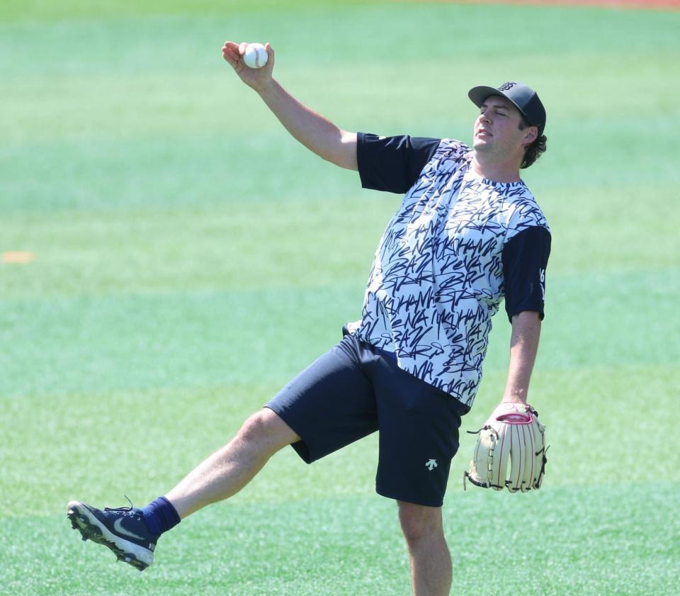 　調整するバウアー（撮影・金田祐二）