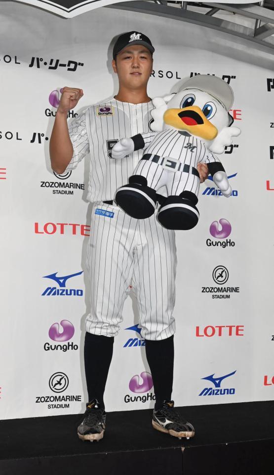 　ガッツポーズを決める山口（撮影・持木克友）