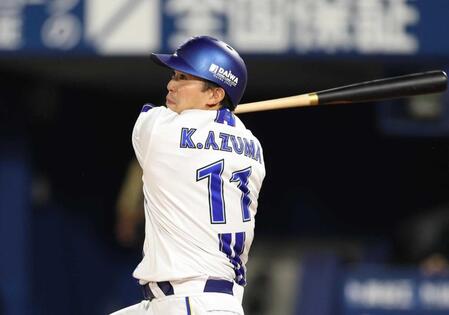 　２回、２点二塁打を放つ東（撮影・金田祐二）