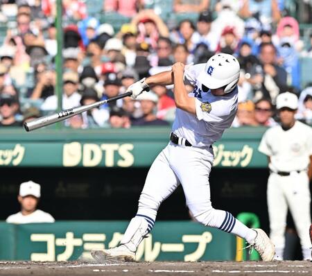 　２回、同点犠飛を放つ県岐阜商・横山温大（撮影・西田忠信）