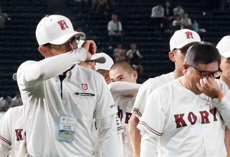 　広陵・中井惇一部長。右は中井哲之監督