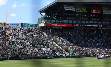 　沖縄尚学（右端）の勝利に盛り上がるスタンド（撮影・中田匡峻）