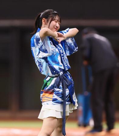 　ＹＭＣＡダンスを踊る日向坂４６・藤嶌果歩（撮影・中島達哉）