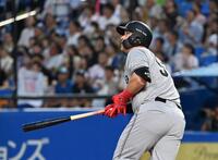 　２回、リチャードが左越えに２ランを放つ