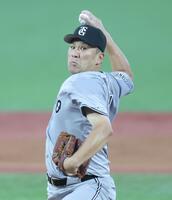 　ヤクルト打線を相手に力投する田中将（撮影・西岡正）