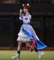 　きつねダンスに登場する日向坂４６・藤嶌果歩（撮影・中島達哉）