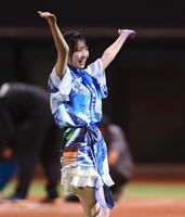 　ＹＭＣＡダンスを踊る日向坂４６・藤嶌果歩（撮影・中島達哉）