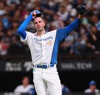 　２回、太田に死球を与え、呆然とするバーヘイゲン（撮影・中島達哉）