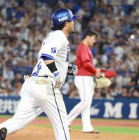 　７回、高から２ランを放った宮崎（撮影・金田祐二）