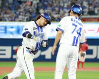 　７回、高から２ランを放った宮崎（撮影・金田祐二）