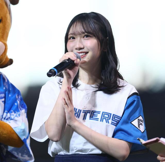 日向坂46の藤嶌果歩 見事なノーバンFピッチに球場喝采「まさか届く