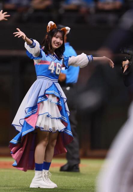 うおぉーっ！」そ、その衣装は…エスコン降臨の人気アイドル、きつね