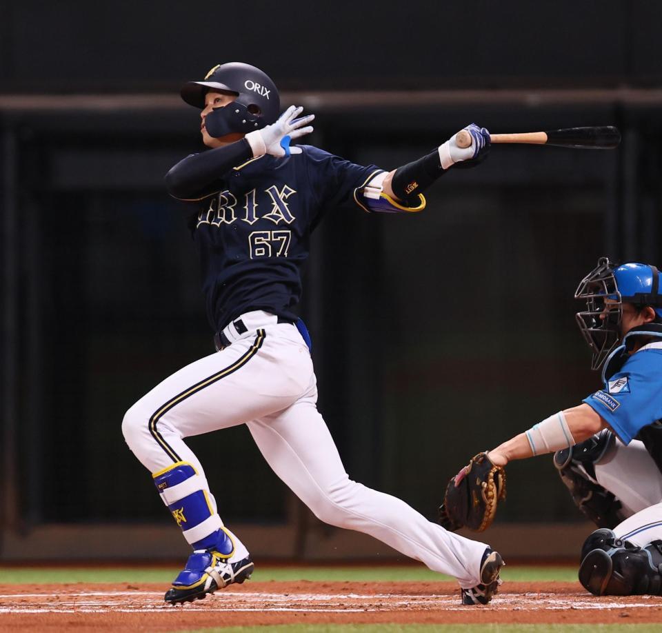 　２回、同点ソロを放つ中川（撮影・中島達哉）