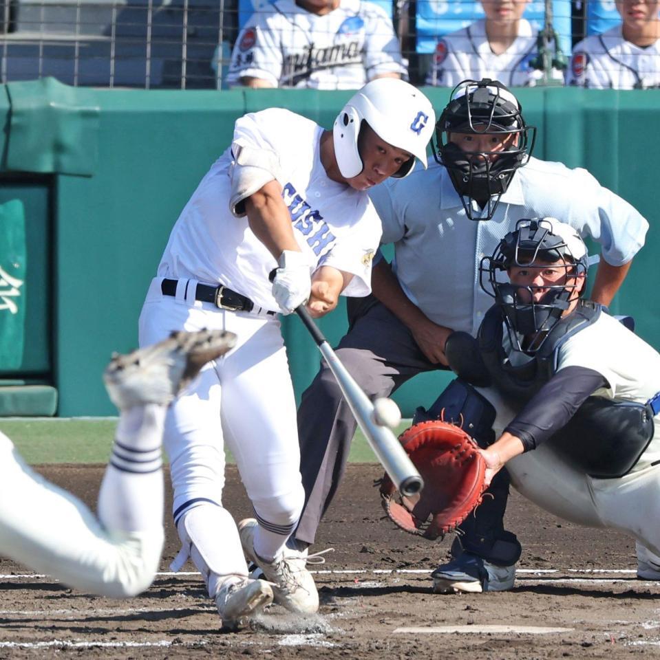 　２回、同点犠飛を放つ県岐阜商・横山温大（撮影・中田匡峻）