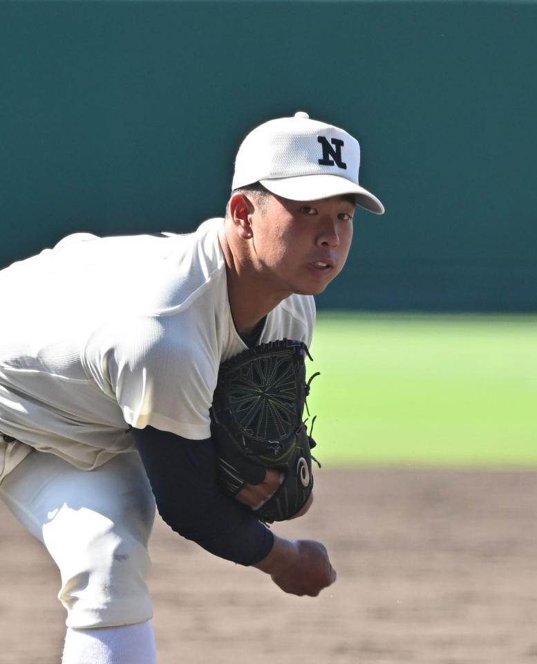 　２番手で力投する日大三・近藤優樹（撮影・西田忠信）