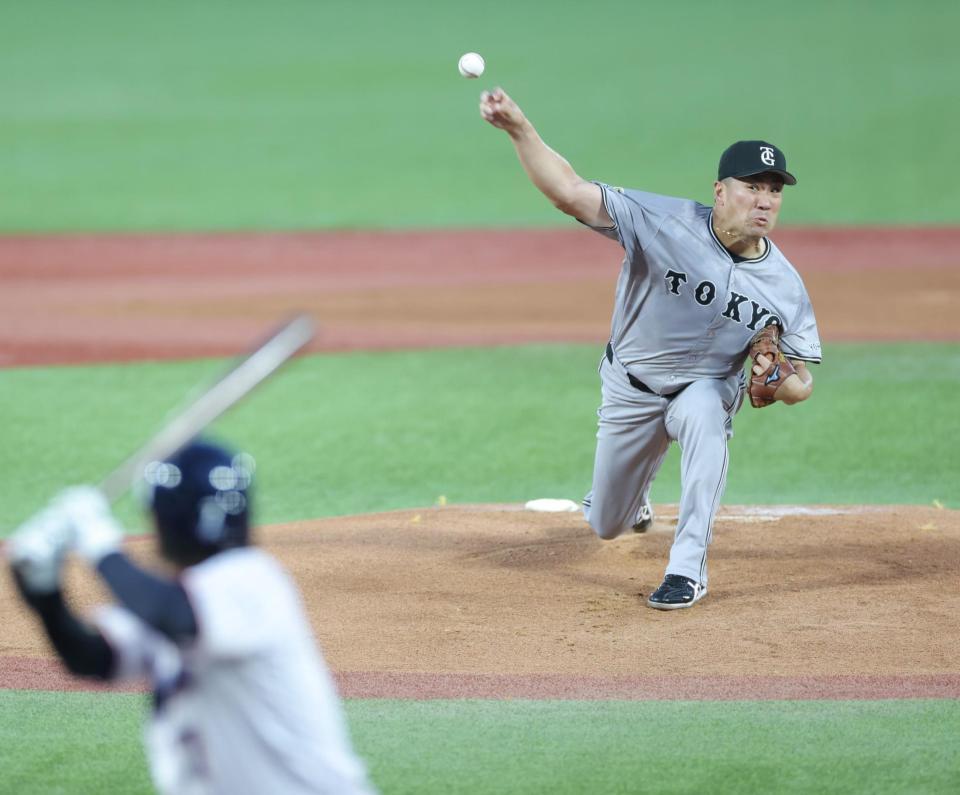 　ヤクルト打線を相手に力投する田中将（撮影・西岡正）