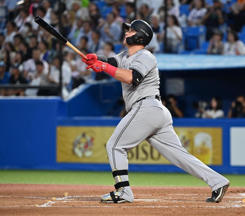 　２回、リチャードが左越えに２ランを放つ