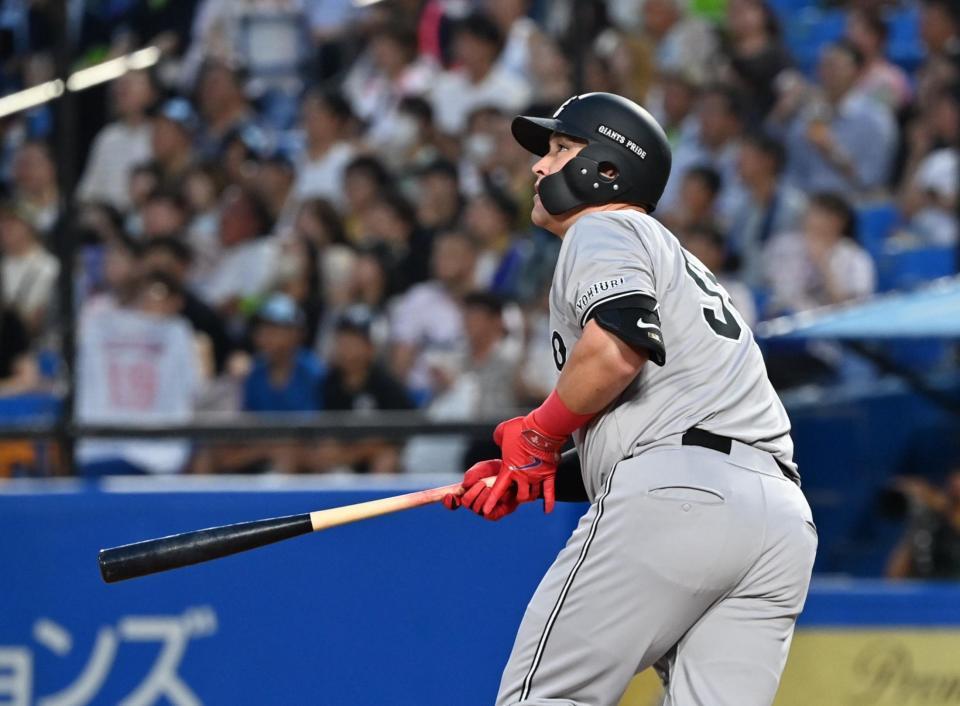 　２回、リチャードが左越えに２ランを放つ