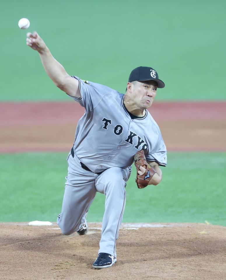 　ヤクルト打線を相手に力投する田中将（撮影・西岡正）