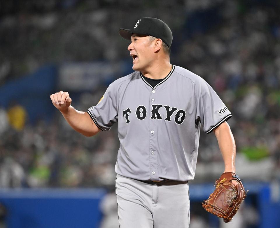 　５回を投げ終えてベンチに戻る田中将