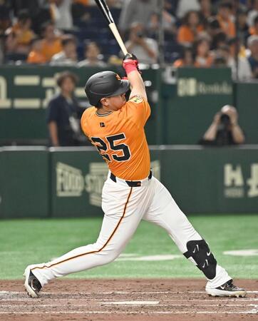 【写真】待ってました！昨夜は復帰後初アーチ　笑顔を咲かせる岡本