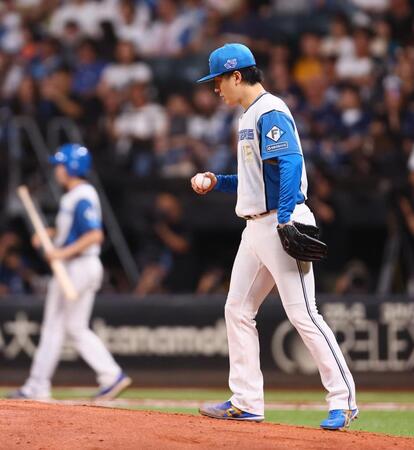 　６回、牧原大に同点打を許し、肩を落とす北山（撮影・中島達哉）