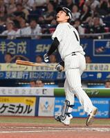 　８回、サードファウルフライに倒れる藤原（撮影・持木克友）