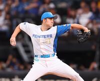 　８回から登板した斎藤（撮影・中島達哉）