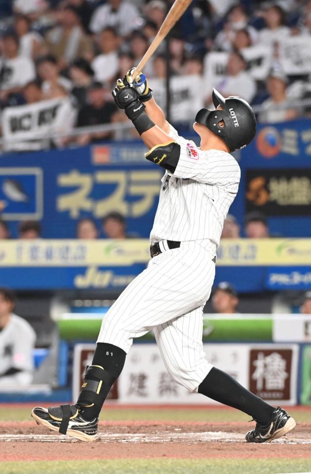 　７回、ファーストファウルフライに倒れる山口（撮影・持木克友）