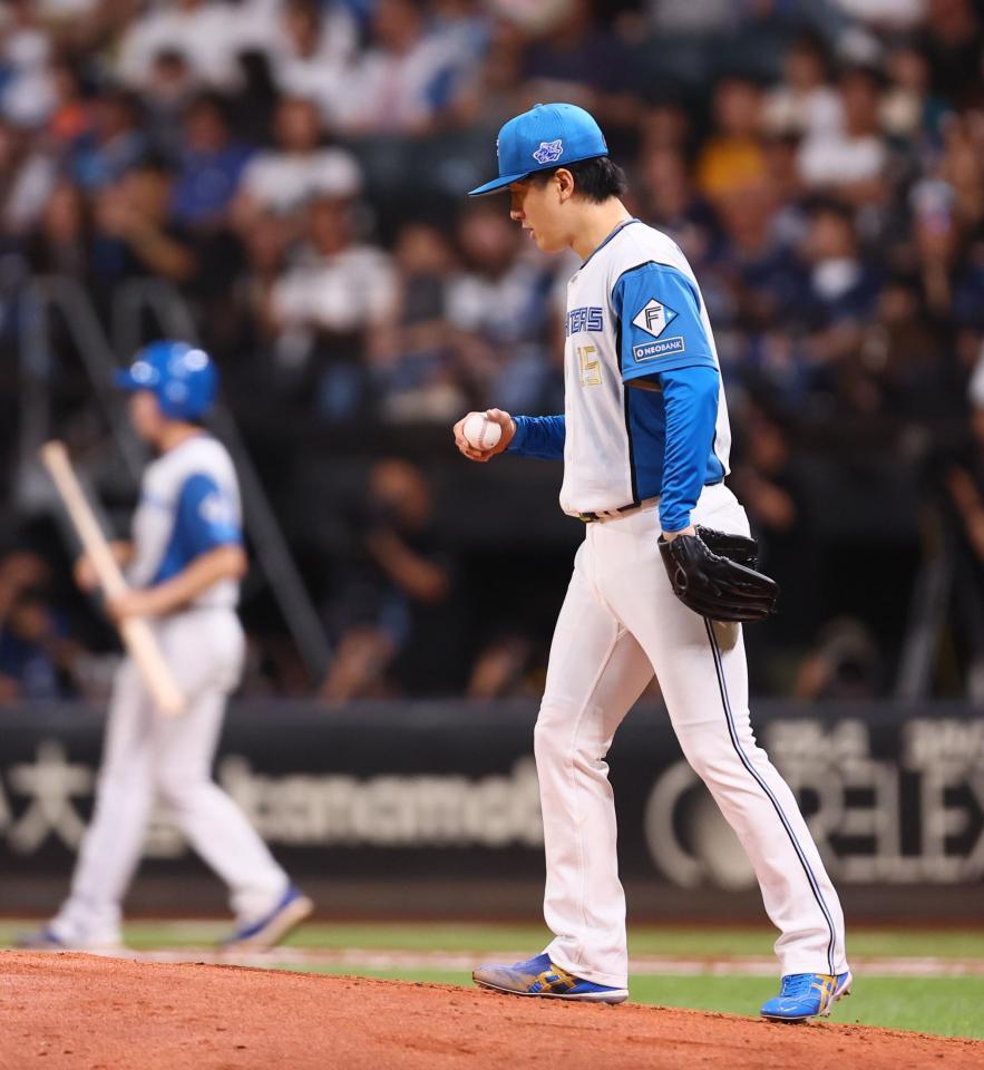 　６回、牧原大に同点打を許し、肩を落とす北山（撮影・中島達哉）