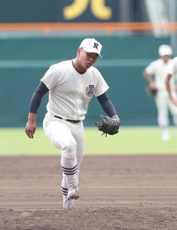 　７回、判定に怒りを露わにする日大三・近藤（撮影・中田匡峻）