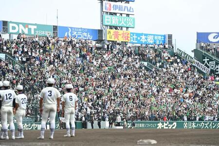 夏の甲子園　閉会式終了後のウェーブに元社会人野球監督もウッキウキで参戦