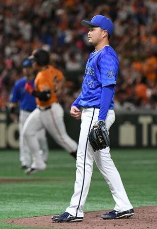 　５回、石田裕は岡本に１０号ソロを打たれる（撮影・佐藤厚）
